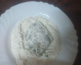 Foto del paso 3 de la receta: Tupper de merluza empanada y frita con papas cocidas