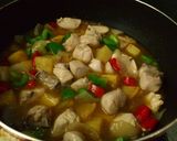 Foto langkah ke 4 dari resep Tumis Ayam Paprika Berkuah.
