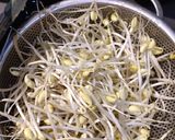 A picture of step 1 of Bihon Guisado.