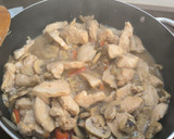 Foto del paso 4 de la receta: Pollo con Nata y champiñones