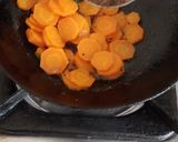 கேரட் மிளகு பொரியல்(carrot pepper poriyal recipe in tamil) ரெசிபி ஸ்டேப் 3 புகைப்படம்