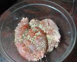Foto del paso 2 de la receta: Muslos de pollo asados en freidora de aire con papas arrugas y mojo