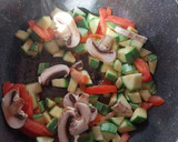 Foto del paso 2 de la receta: Guisado de champiñones 🍄‍🟫 con calabacita y queso 🧀😊¡Facilísimo!