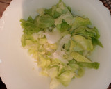 Foto del paso 2 de la receta: Ensalada de pollo crujiente con salsa de yogur