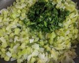 Foto del paso 3 de la receta: Tortilla de pencas de acelga 🥬