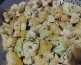 A picture of step 2 of Cauliflower &, potato dry vegetable.