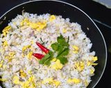 Foto langkah ke 6 dari resep Nasi Goreng Teri Daun Jeruk.