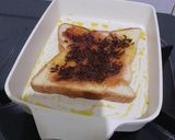 Foto langkah ke 3 dari resep Roti Bakar Selai Strawberry & Meises Cokelat.