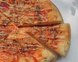 Foto langkah ke 12 dari resep (Sourdough Discard) Homemade Pizza - Sosis & Bakso.
