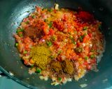 A picture of step 2 of Egg bhurji.