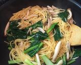 รูปขั้นตอนการทำที่ 4 ของ สปาเก็ตตี้หมึกดอง 塩辛のパスタ