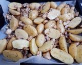 Pas rețetă Cartofi noi cu ciuperci la cuptor 1 fotografie