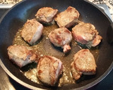Foto del paso 1 de la receta: Carrillera con champiñones y manzana