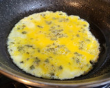 Foto del paso 1 de la receta: Omelette de Huevo con ciboulette