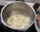 Foto del paso 3 de la receta: Carrilleras en salsa con puré de trufa negra