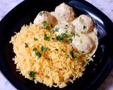 Une image de l'étape 8 de Boulettes de poulet haché en sauce crémeuse.