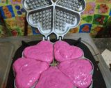 Foto langkah ke 7 dari resep Wafel Rasa Pukis Buah Naga.