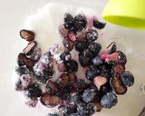 Foto langkah ke 2 dari resep Blueberry Cheese Chiffon Cake.
