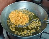 मोतीचूर बूंदी लाडू (motichur boondi ladoo recipe in marathi) रेसिपी स्टेप 2 फोटो 