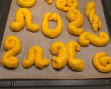 Foto del paso 5 de la receta: Lussebullar (bollo Sueco de azafrán)