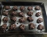 Foto del paso 2 de la receta: Galletitas de cacao y copos de maíz tipo afganas
