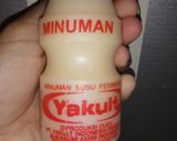Foto langkah ke 1 dari resep Strawberry Yakult.