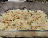 Foto del paso 3 de la receta: Merluza al horno con salmón ahumado, gambas y patatas