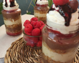 Foto del paso 9 de la receta: Arroz con leche, bizcocho especiado, crema inglesa de chocolate negro y mermelada de frambuesas