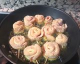 Foto del paso 4 de la receta: Rollitos de pollo, bacon y queso