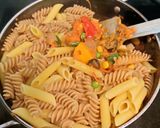 ভেজিটেবলস চীজি এগ পাস্তা (vegetable cheesy egg pasta recipe in Bengali) রেসিপি ধাপ - 4 ছবি