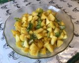 Une image de l'étape 6 de Salade d'ananas aux kiwis et jus de pêches.