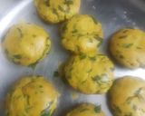A picture of step 2 of Methi paratha.