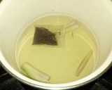 Foto langkah ke 1 dari resep Singapore Lemongrass Mint Tea.