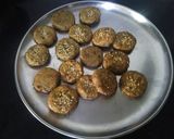 A picture of step 4 of Jowar lilva vada.