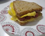 Foto del passaggio 4 della ricetta Sandwich con Uovo e Wurstel