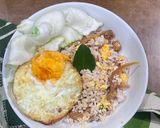 Foto langkah ke 3 dari resep Nasi Merah Goreng Daun Jeruk Teri.