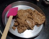 स्वादिष्ट तिळगुळ वडी (Tilgul Vadi Recipe In Marathi) रेसिपी स्टेप 6 फोटो 