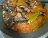Foto langkah ke 4 dari resep 40. Sup Gurih Ikan Mas Bumbu Kuning.