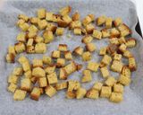 Foto del paso 9 de la receta: Crema de guisantes o hummus verde con crutones crujientes