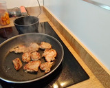 Foto del paso 3 de la receta: Solomillo de cerdo con orejones