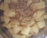 Bőrös malaccomb hagymás burgonyával recept fázis 3 fotója