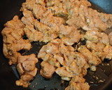 Foto del paso 1 de la receta: Timbal de calabacín relleno de verduras y pollo especiado