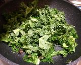 Foto del paso 2 de la receta: Kale con quinoa roja y carne picada