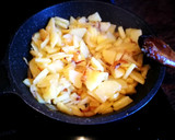 Foto del paso 3 de la receta: Patatas confitadas con huevos de corral fritos