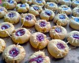 Foto langkah ke 6 dari resep Blueberry Thumbprint Cookies.