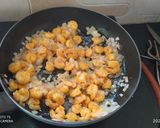 A picture of step 4 of Chilli Garlic PRAWNS.
