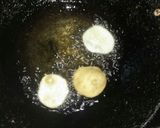 A picture of step 4 of Pani puri.