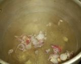Foto langkah ke 2 dari resep Sayur Bening Daun Kelor.