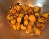 A picture of step 4 of Methi Matar Aloo.