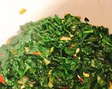 Hình bước làm 3 của món 🌱 Cải Bó Xôi (Rau Chân Vịt) Xào Tỏi Ớt